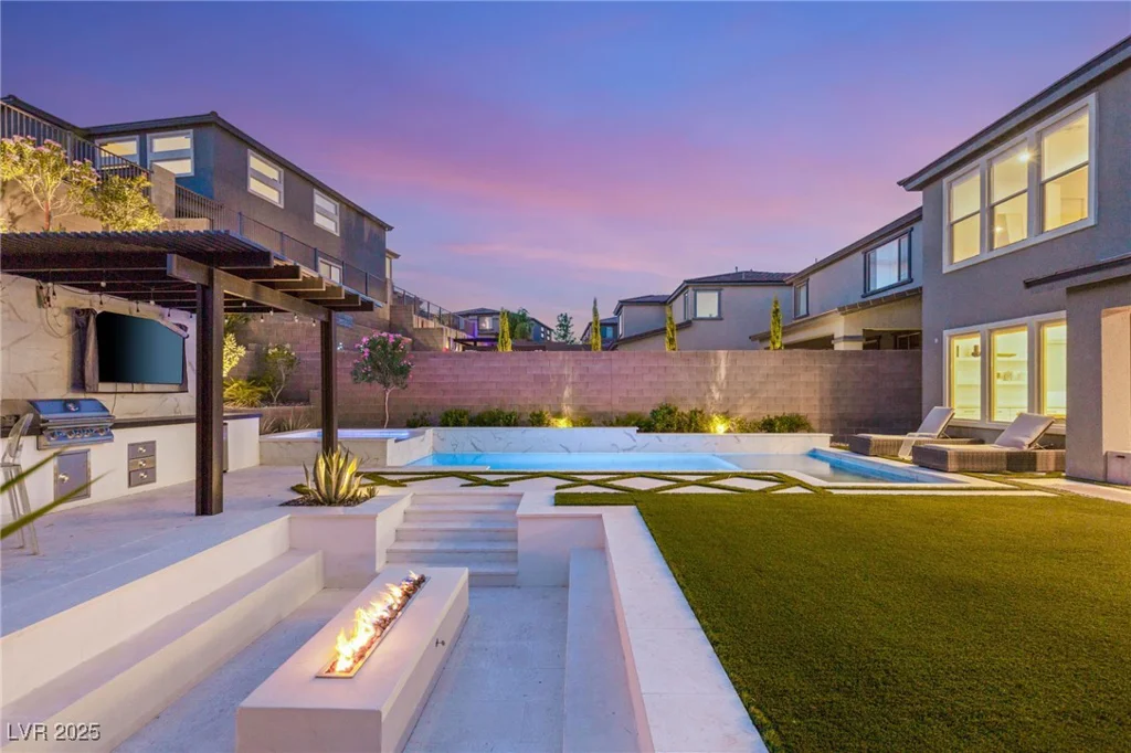 389 Red Feather Peak, Las Vegas, NV 89138