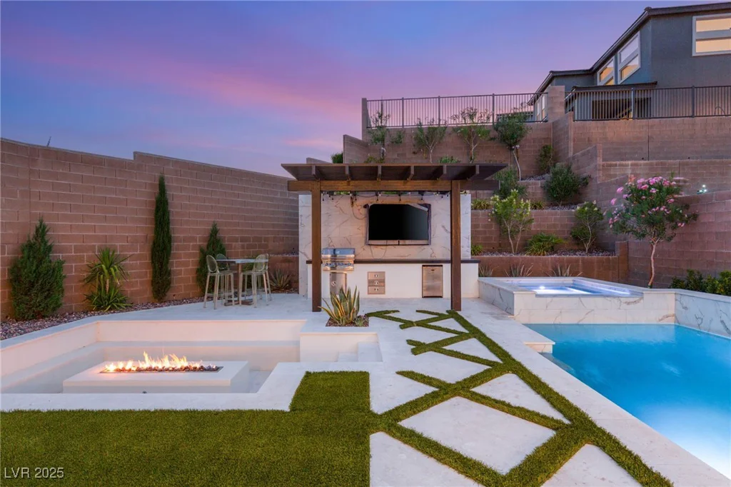 389 Red Feather Peak, Las Vegas, NV 89138