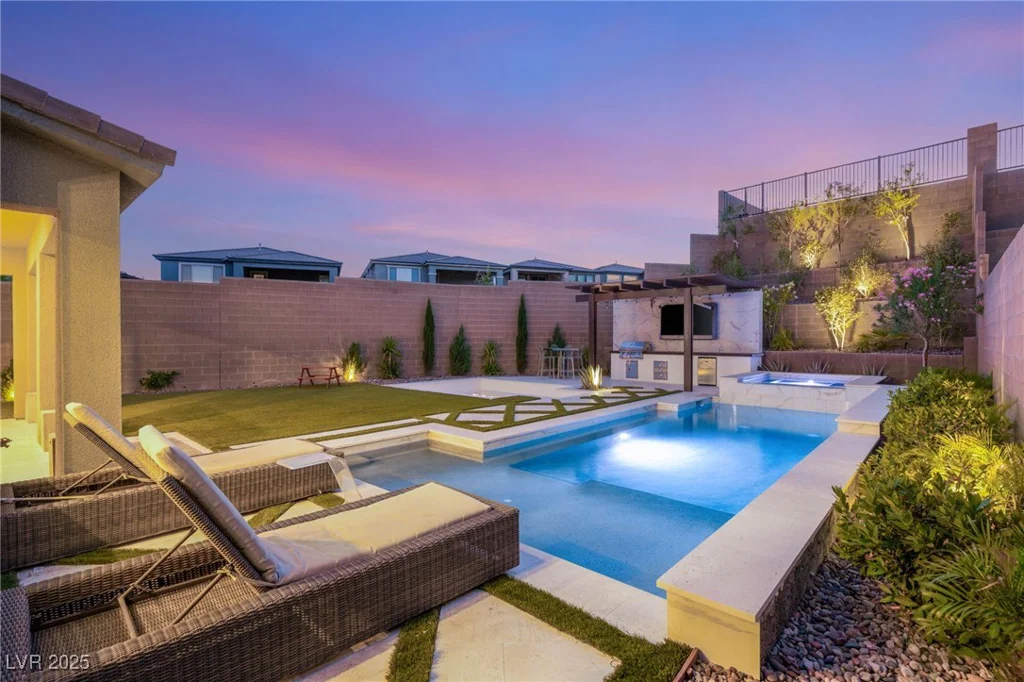 389 Red Feather Peak, Las Vegas, NV 89138