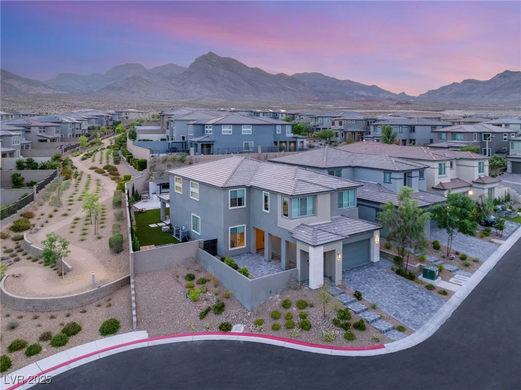 389 Red Feather Peak, Las Vegas, NV 89138