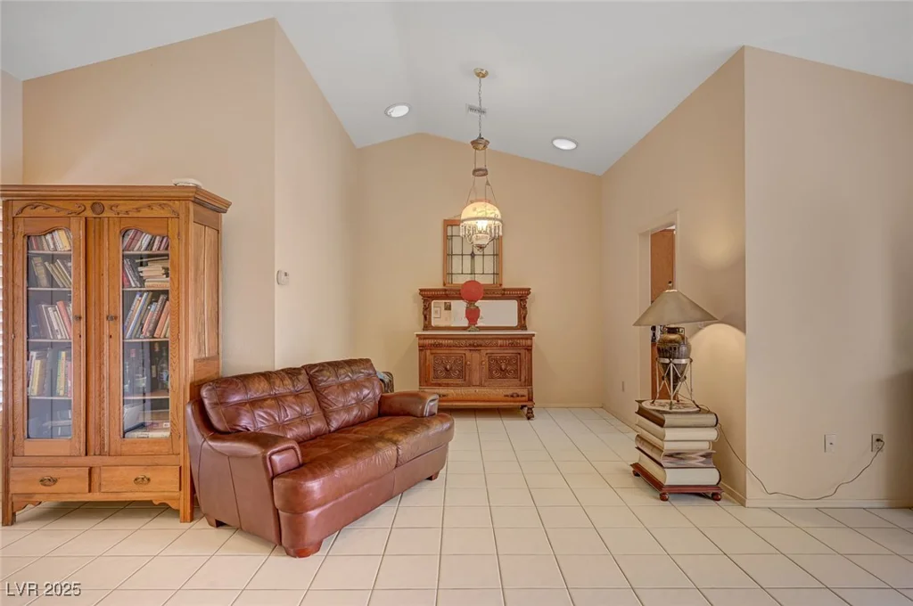 9912 Woodhouse, Las Vegas, NV 89134