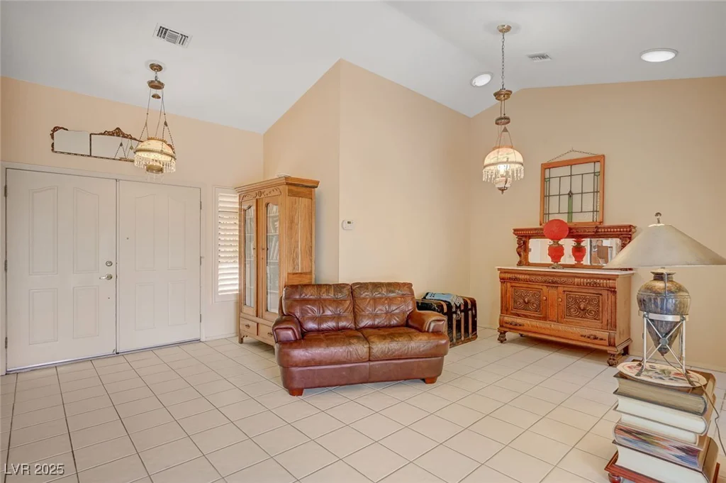 9912 Woodhouse, Las Vegas, NV 89134
