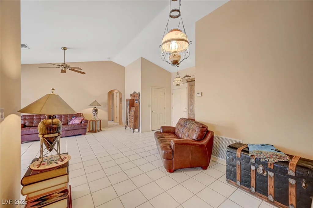 9912 Woodhouse, Las Vegas, NV 89134