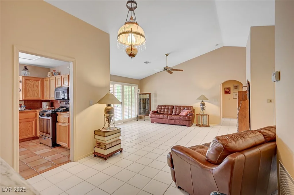 9912 Woodhouse, Las Vegas, NV 89134