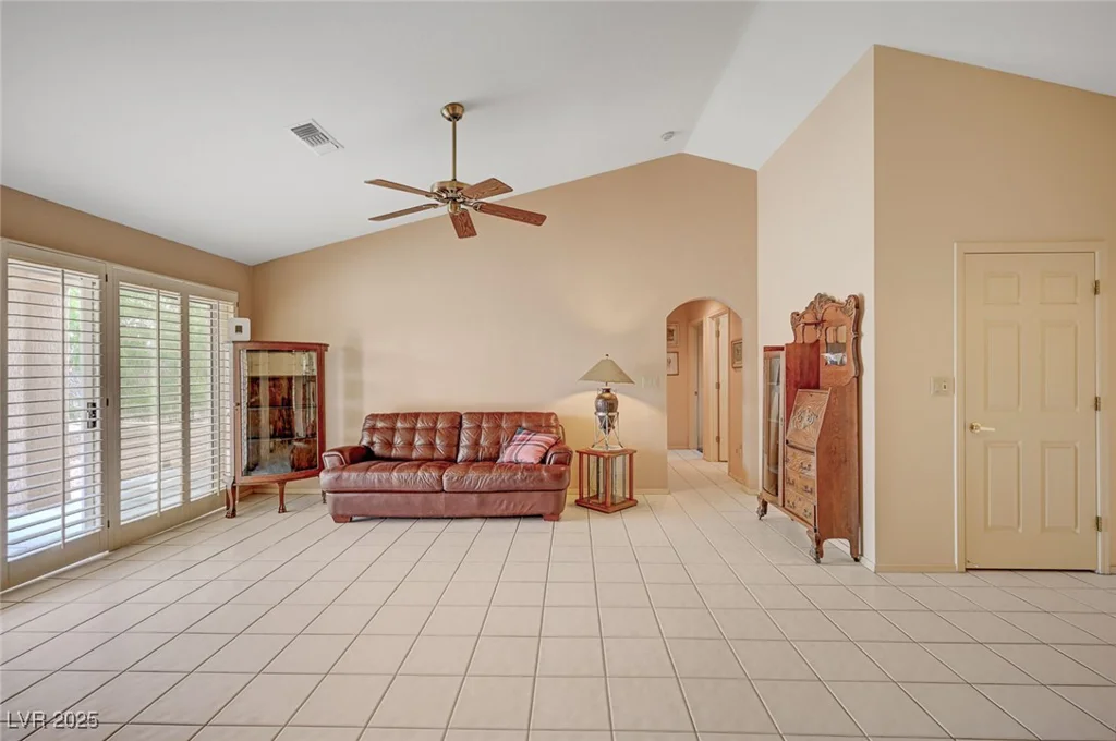 9912 Woodhouse, Las Vegas, NV 89134