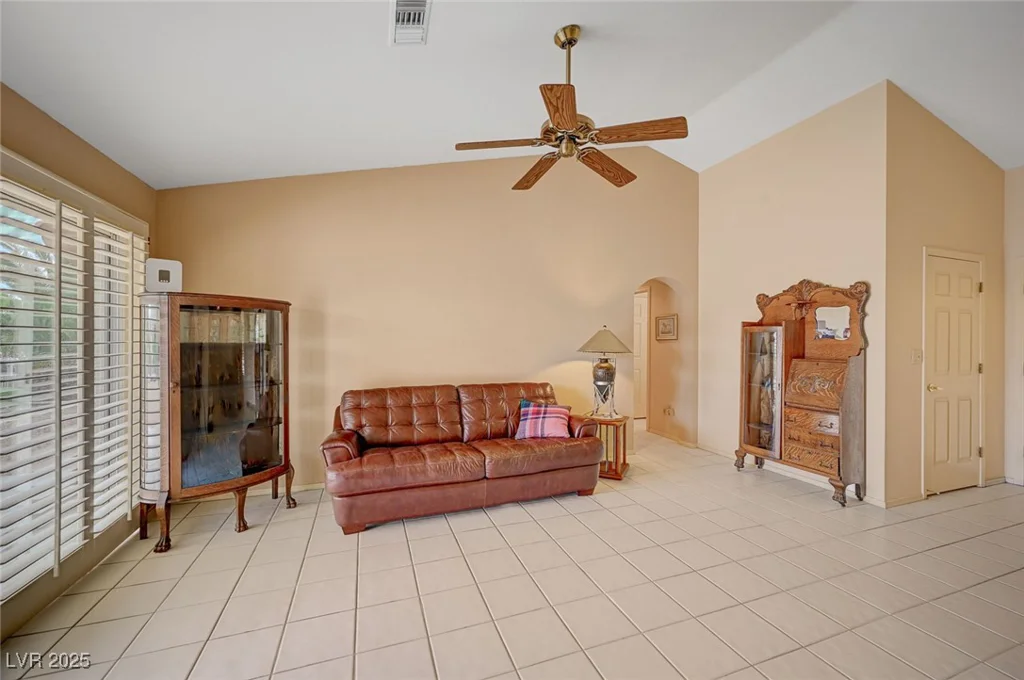 9912 Woodhouse, Las Vegas, NV 89134
