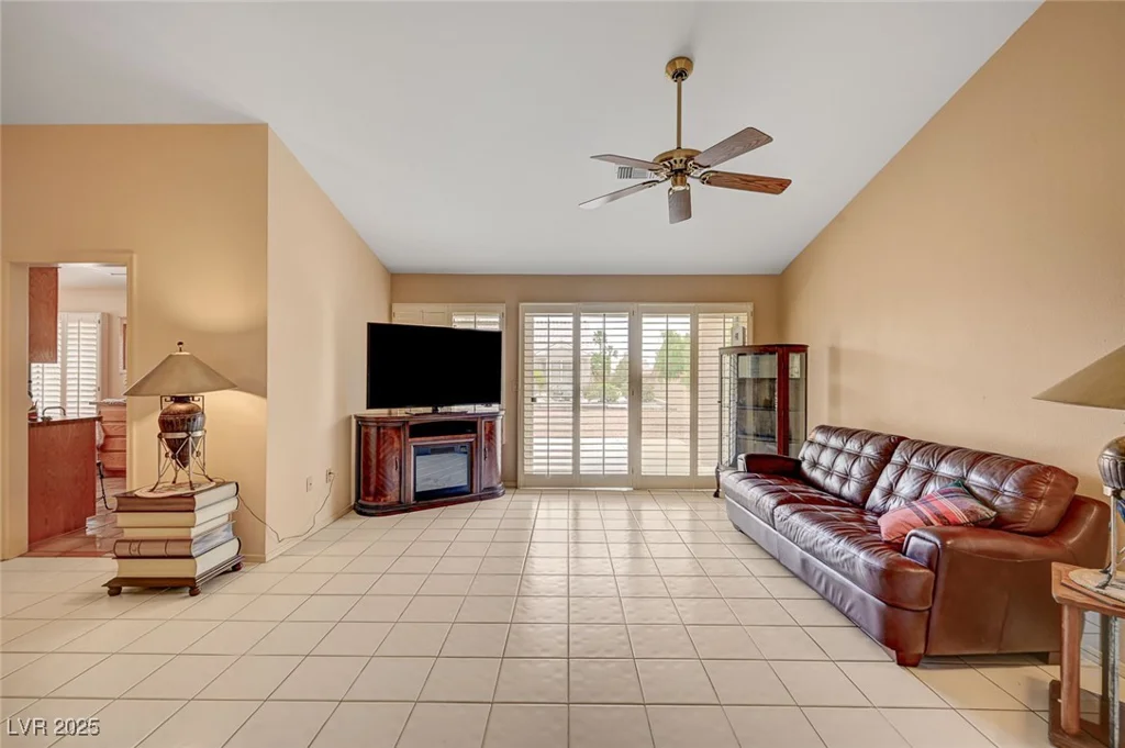 9912 Woodhouse, Las Vegas, NV 89134