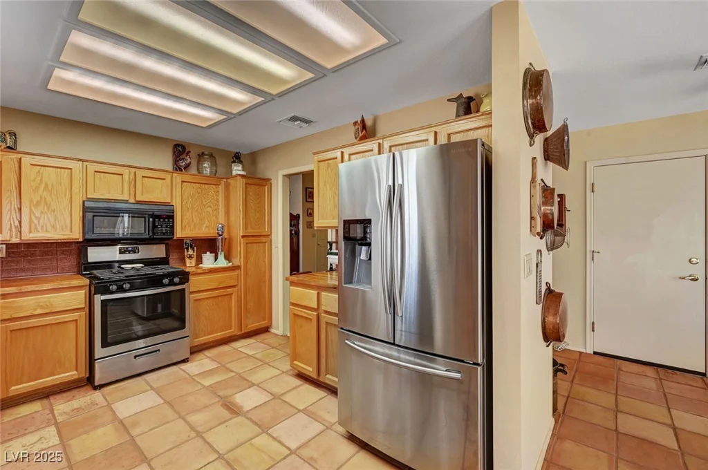 9912 Woodhouse, Las Vegas, NV 89134
