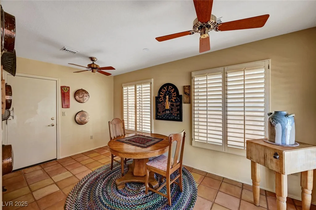 9912 Woodhouse, Las Vegas, NV 89134