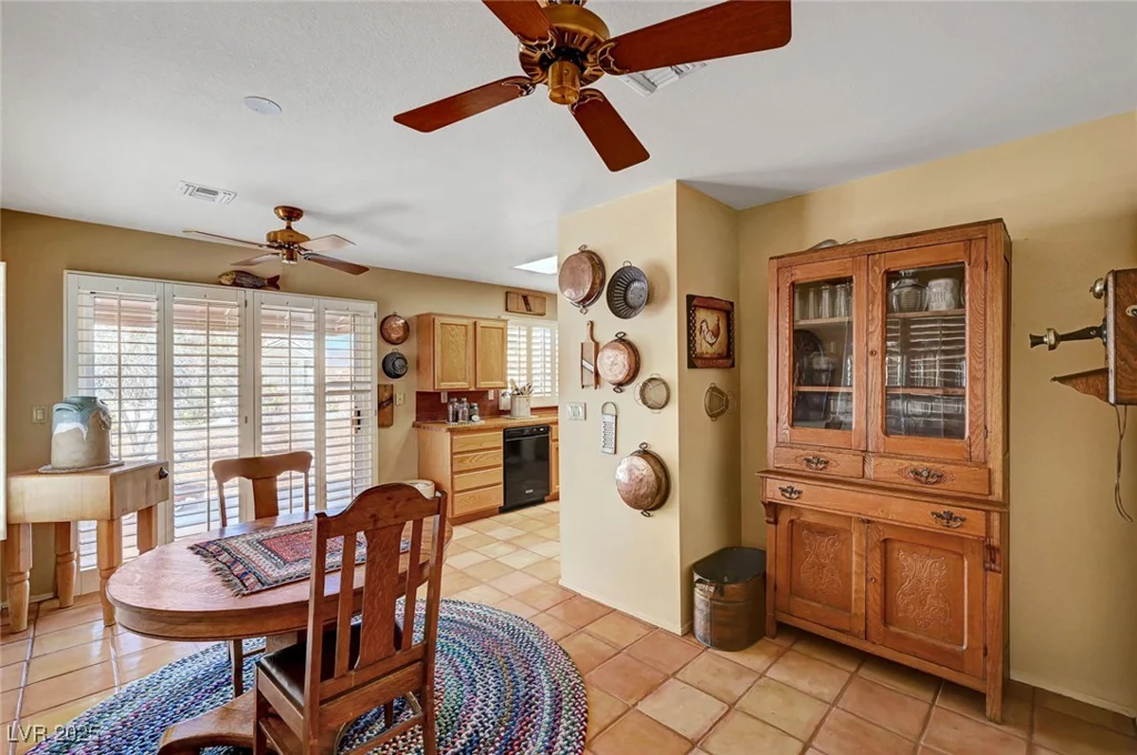 9912 Woodhouse, Las Vegas, NV 89134