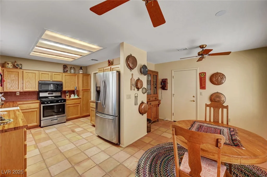 9912 Woodhouse, Las Vegas, NV 89134