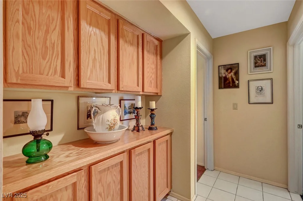 9912 Woodhouse, Las Vegas, NV 89134