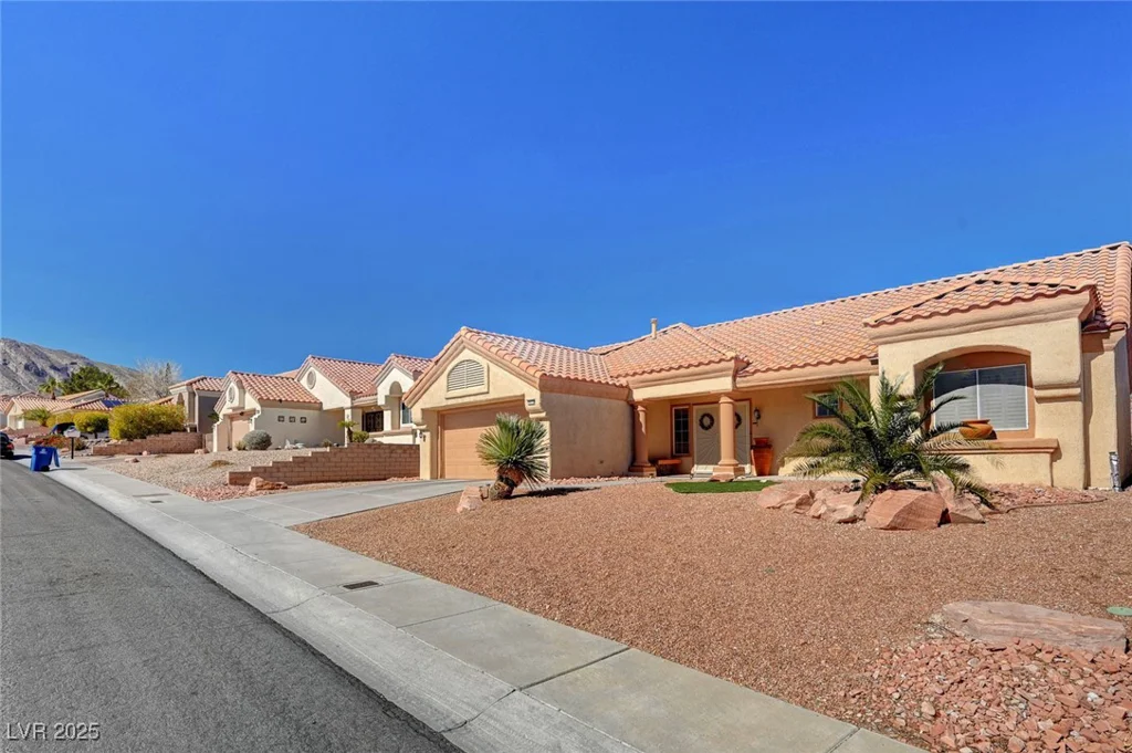 9912 Woodhouse, Las Vegas, NV 89134