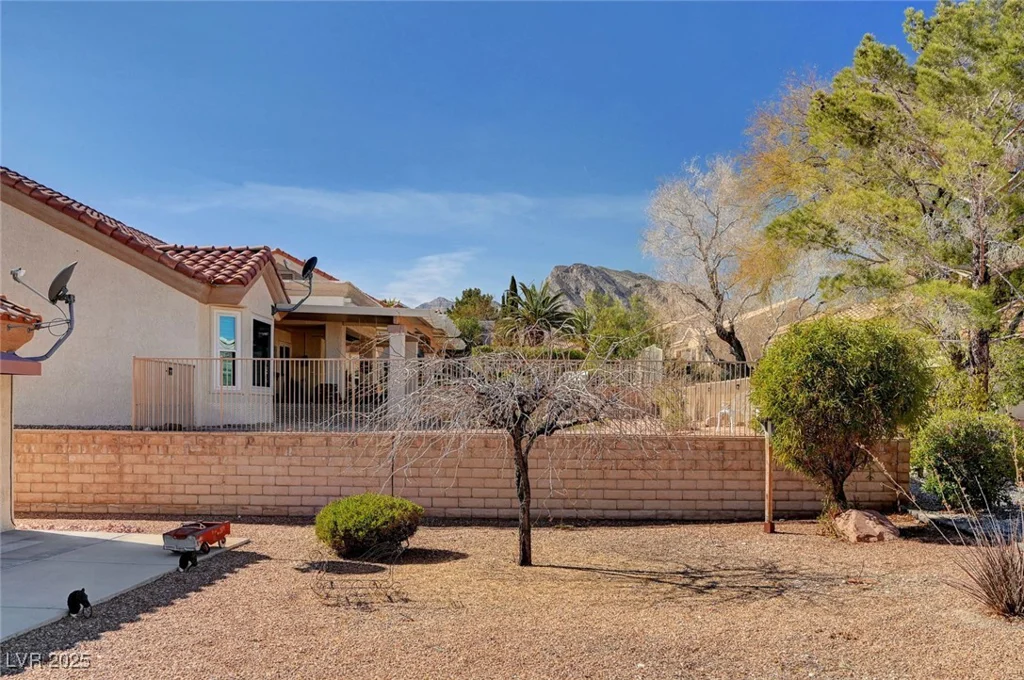 9912 Woodhouse, Las Vegas, NV 89134
