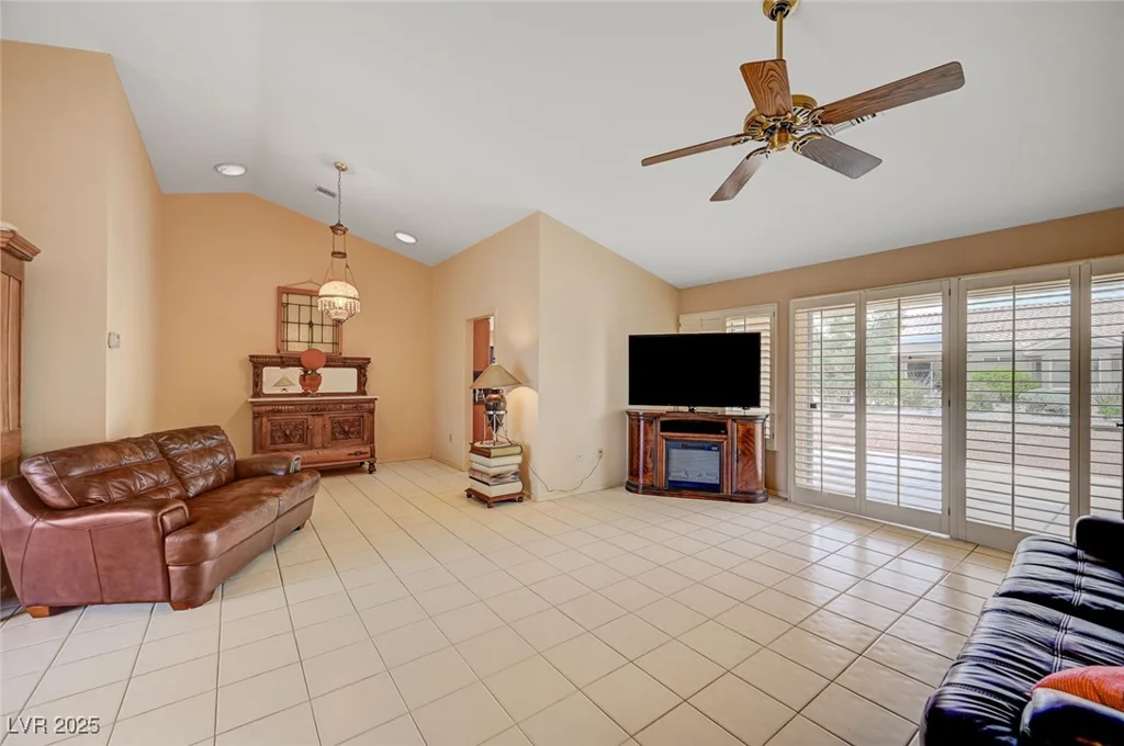 9912 Woodhouse, Las Vegas, NV 89134