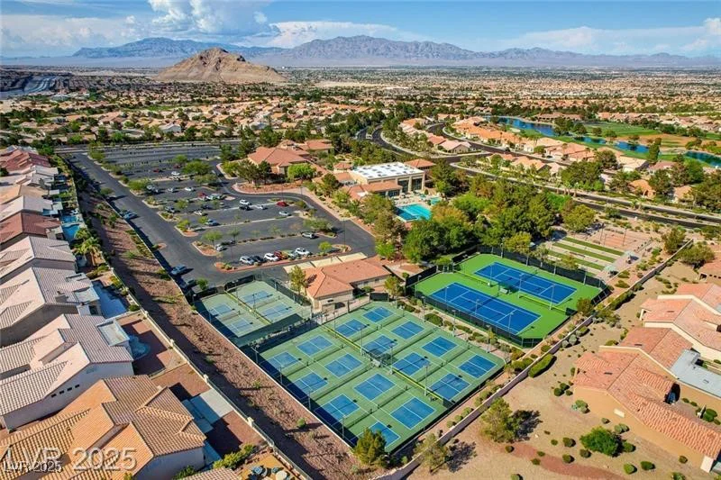9912 Woodhouse, Las Vegas, NV 89134