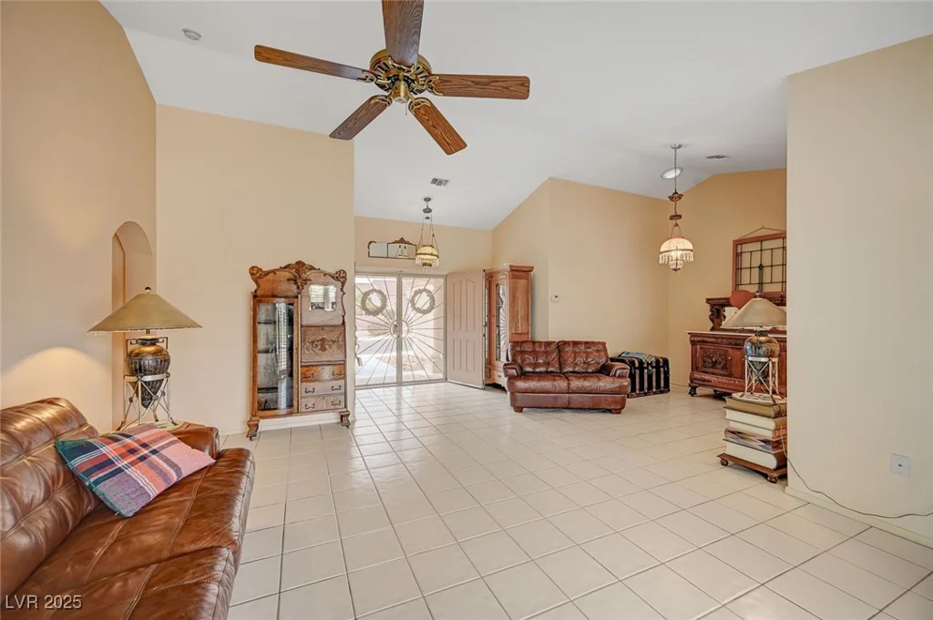 9912 Woodhouse, Las Vegas, NV 89134