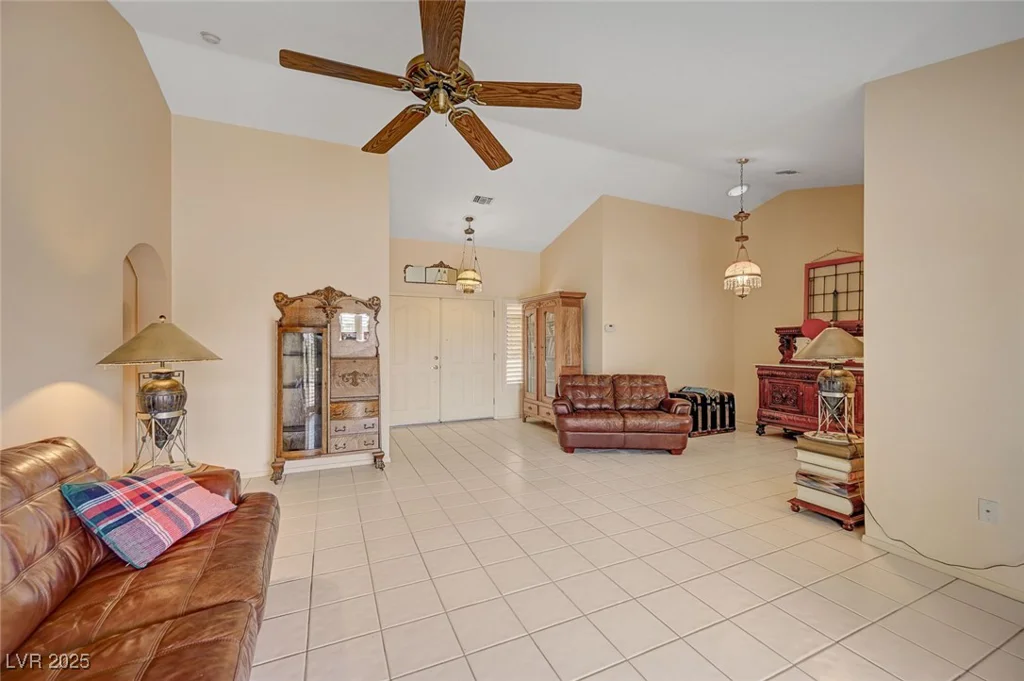 9912 Woodhouse, Las Vegas, NV 89134