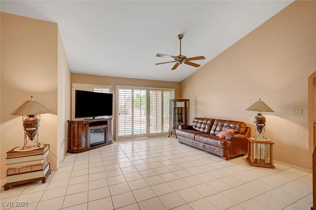 9912 Woodhouse, Las Vegas, NV 89134