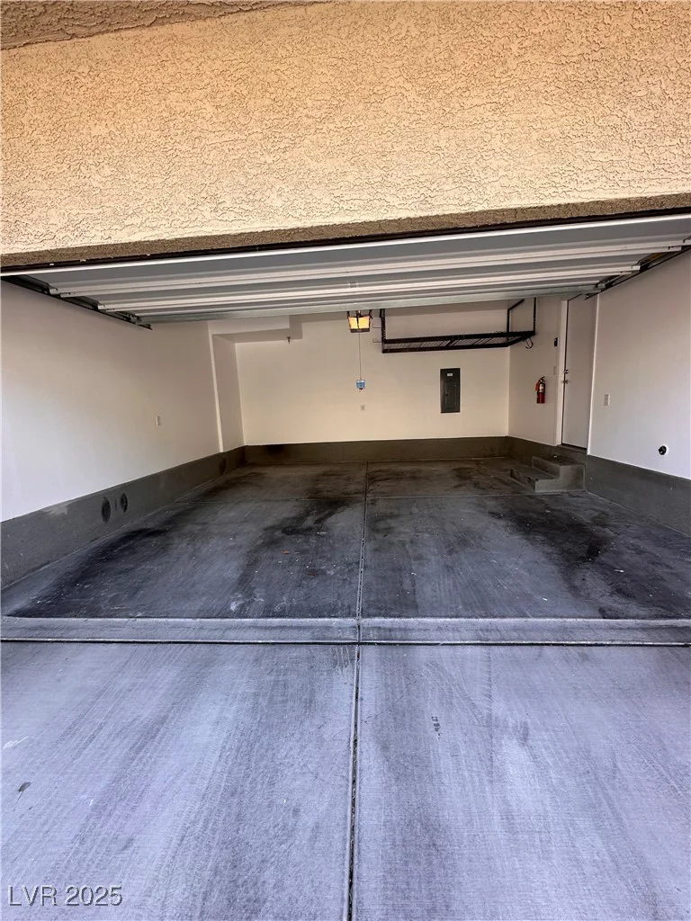 12112 Polar White, Las Vegas, NV 89183