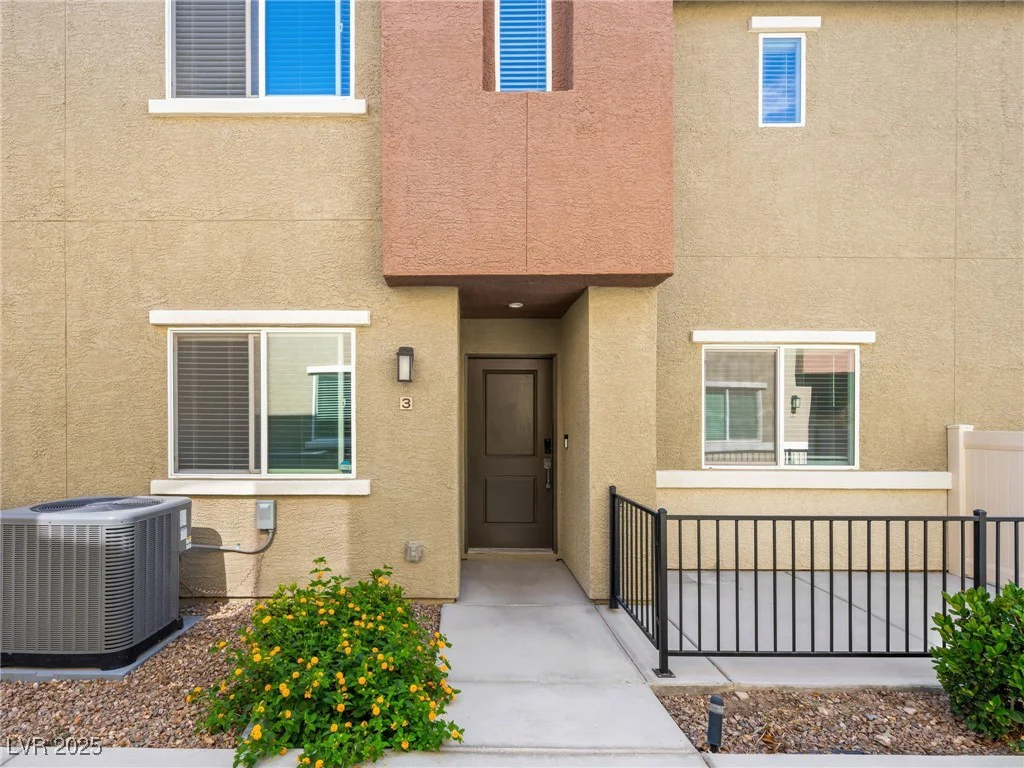 12112 Polar White, Las Vegas, NV 89183