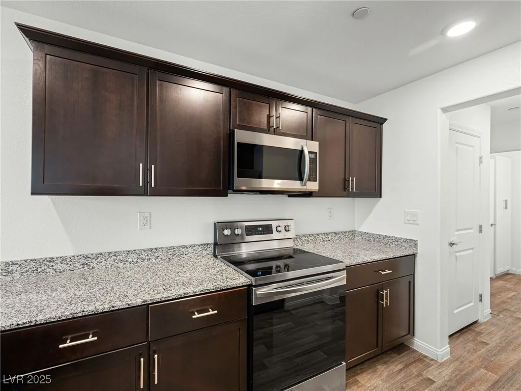 12112 Polar White, Las Vegas, NV 89183