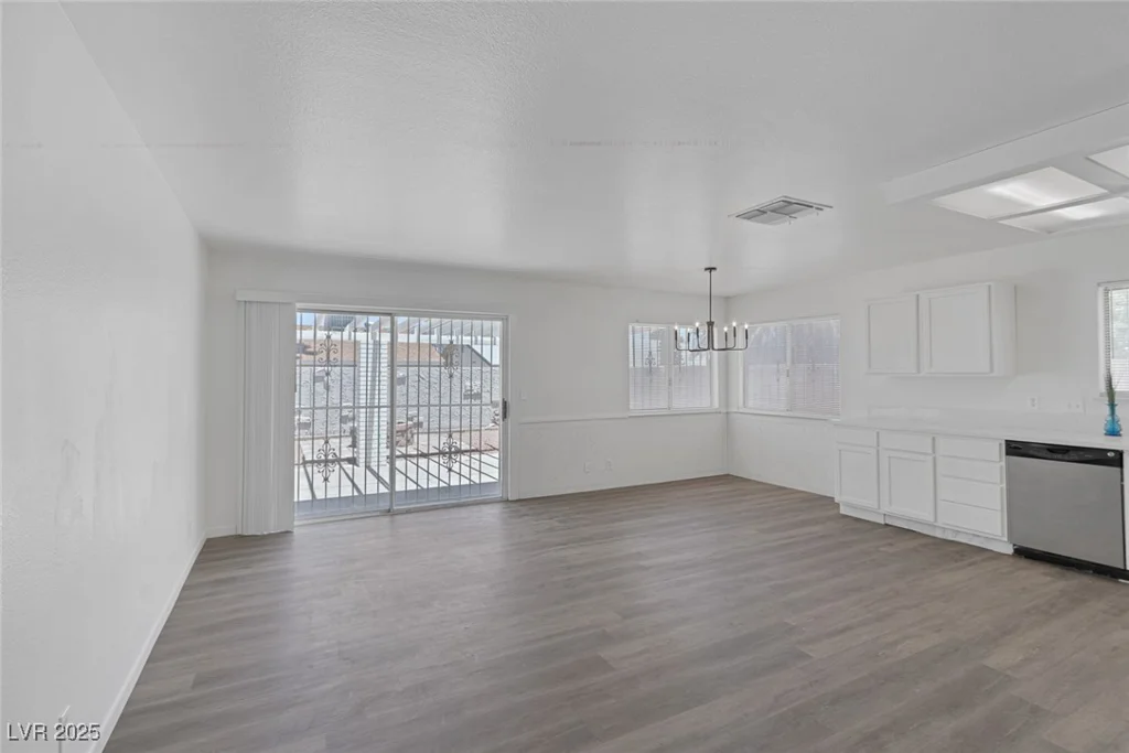 6808 Waterhen, Las Vegas, NV 89108