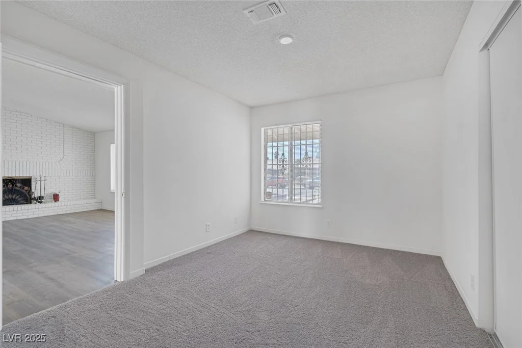 6808 Waterhen, Las Vegas, NV 89108