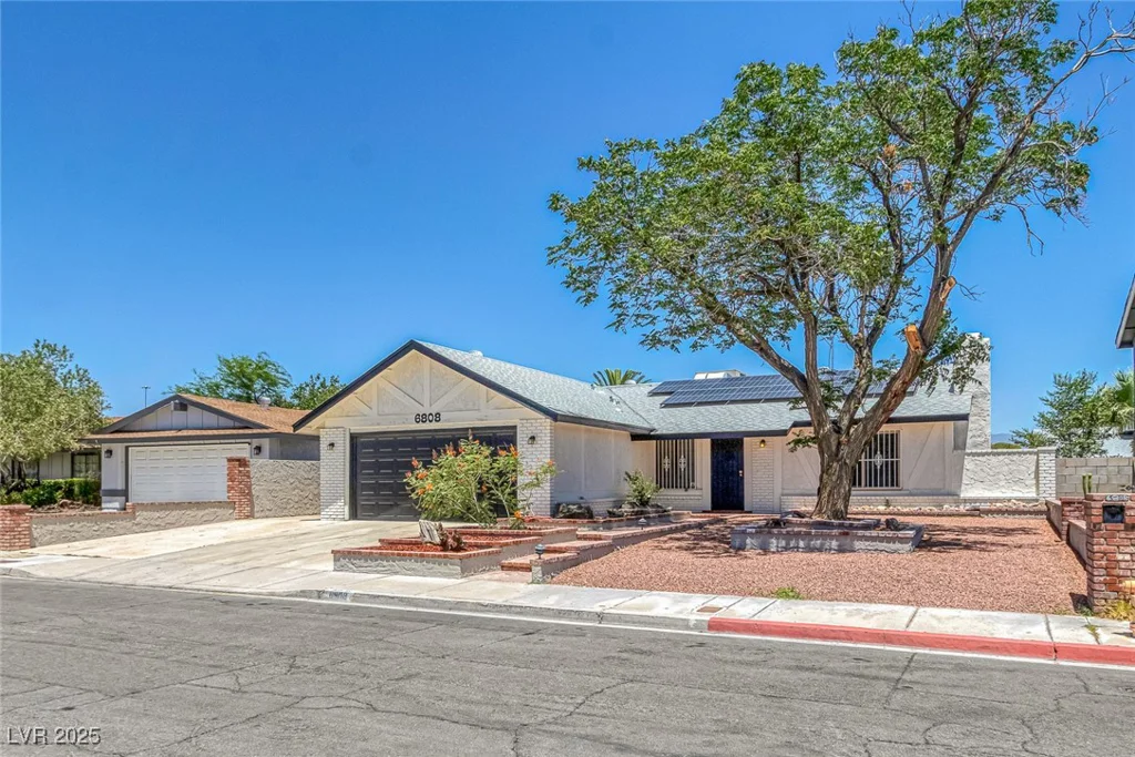 6808 Waterhen, Las Vegas, NV 89108