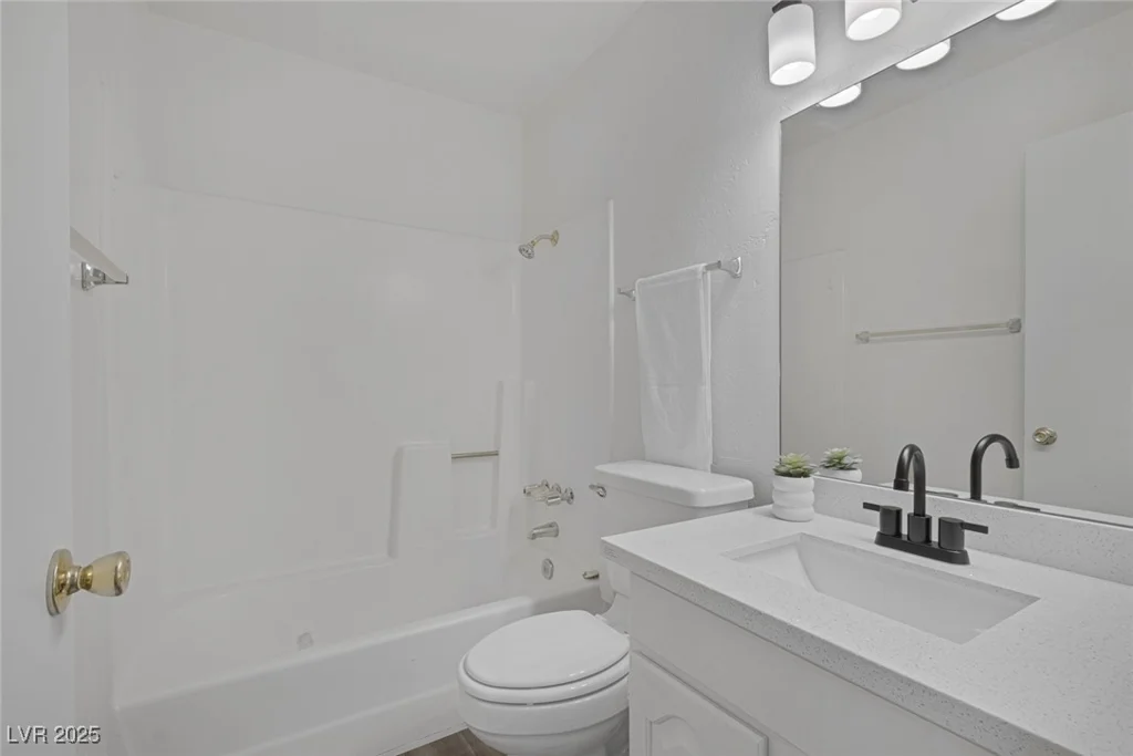 6808 Waterhen, Las Vegas, NV 89108