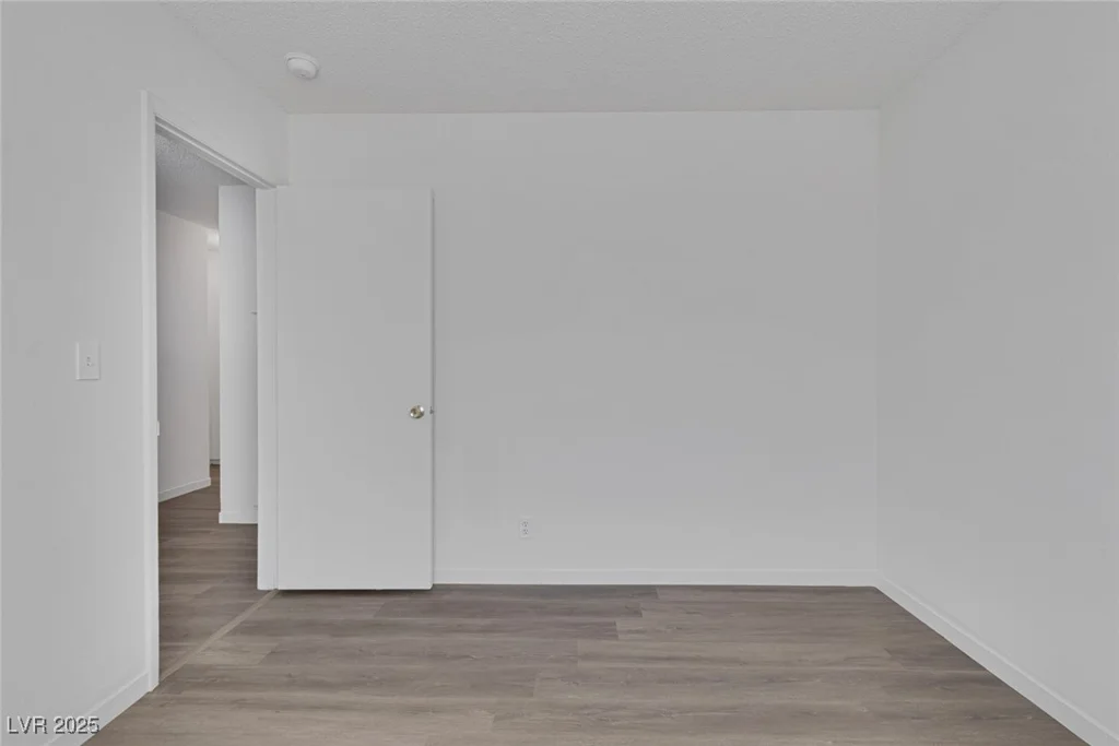 6808 Waterhen, Las Vegas, NV 89108