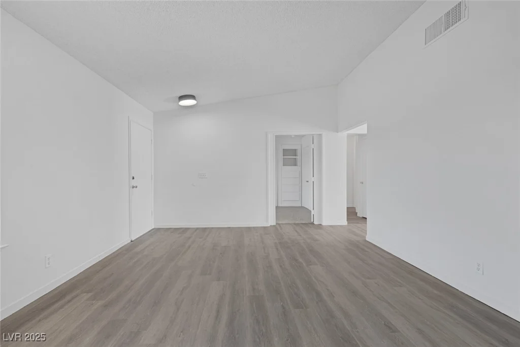 6808 Waterhen, Las Vegas, NV 89108