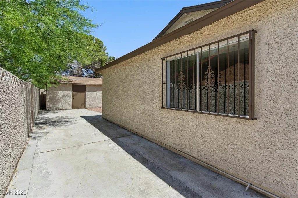 809 Greenbrook, Las Vegas, NV 89110