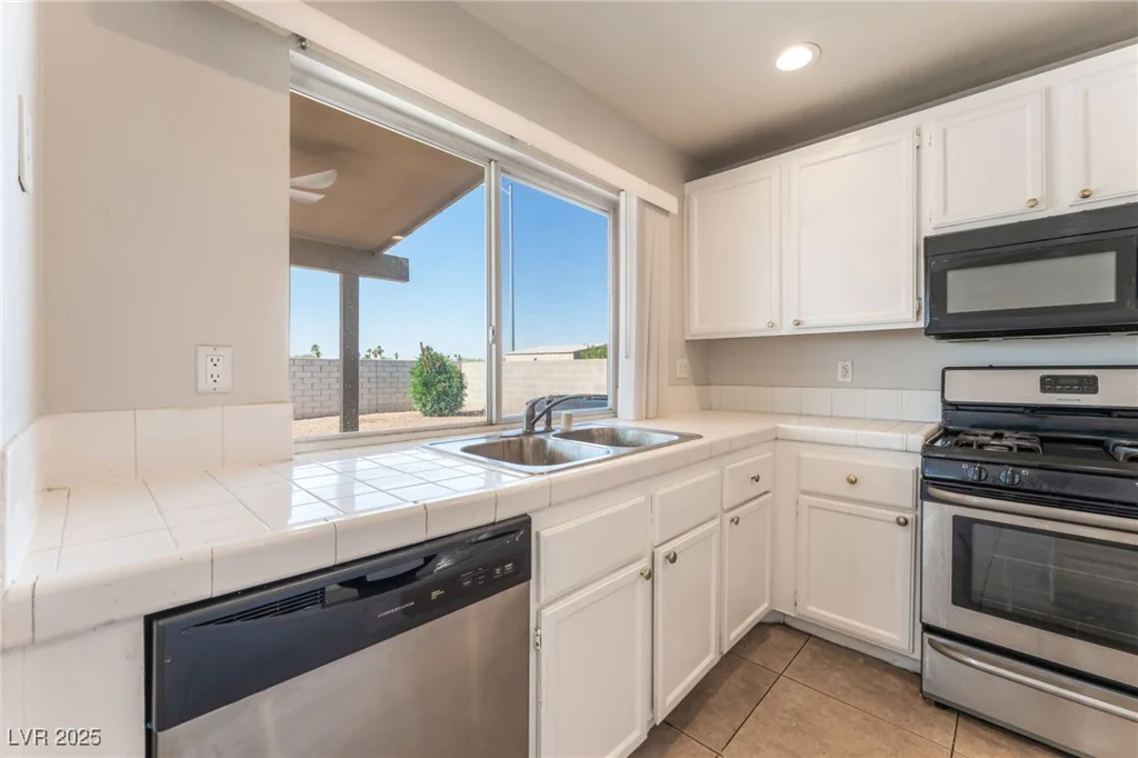 2111 Hollow Oak, North Las Vegas, NV 89031