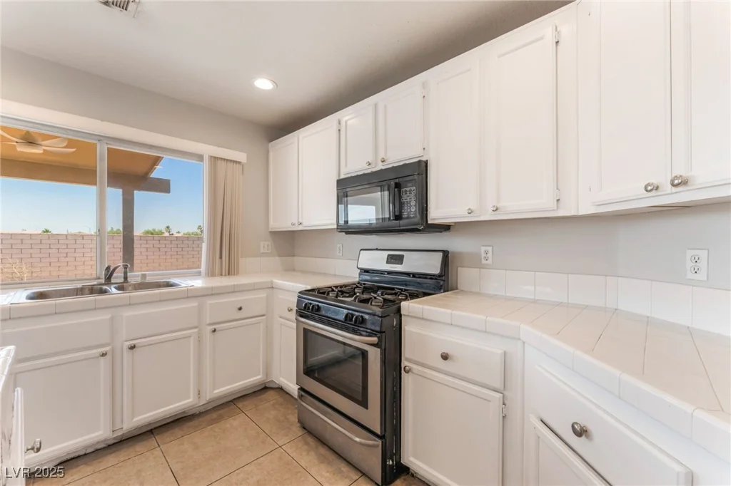 2111 Hollow Oak, North Las Vegas, NV 89031