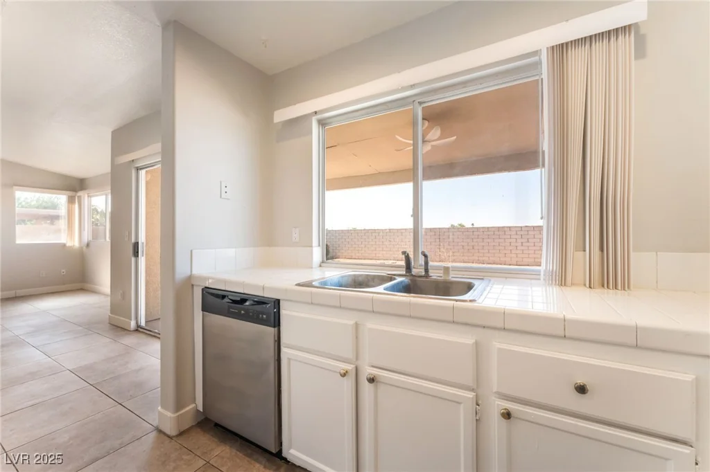 2111 Hollow Oak, North Las Vegas, NV 89031