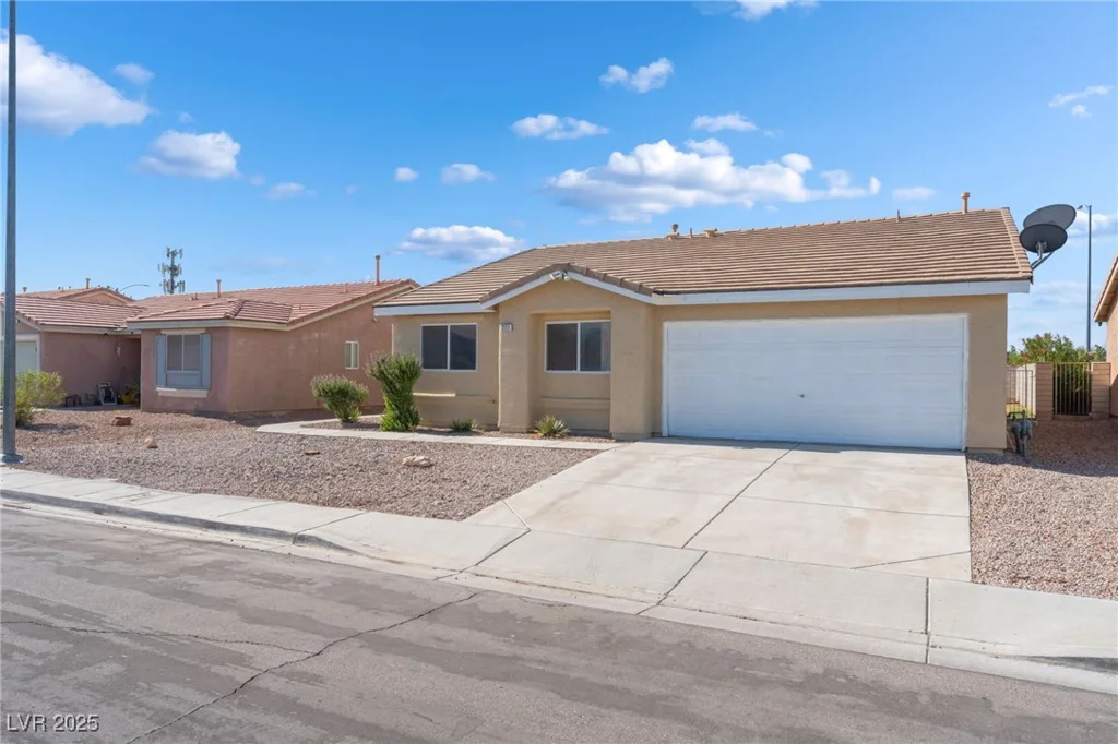 2111 Hollow Oak, North Las Vegas, NV 89031