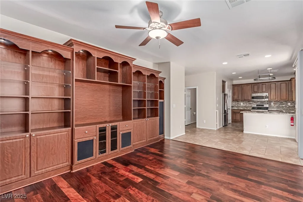 10584 Peach Creek, Las Vegas, NV 89179