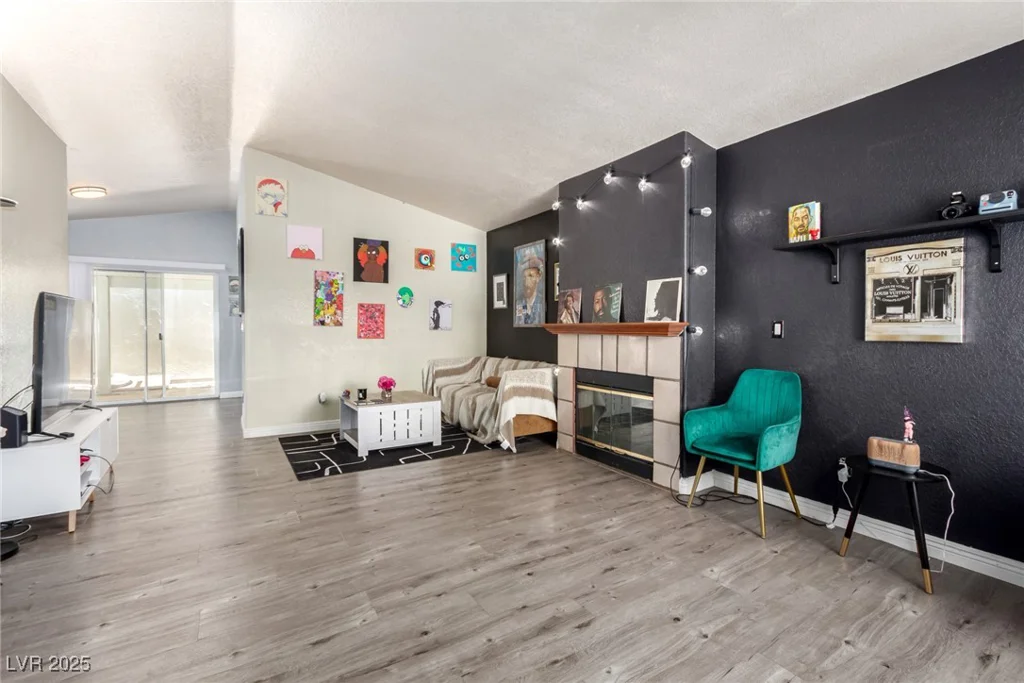 5424 Geneive, Las Vegas, NV 89108