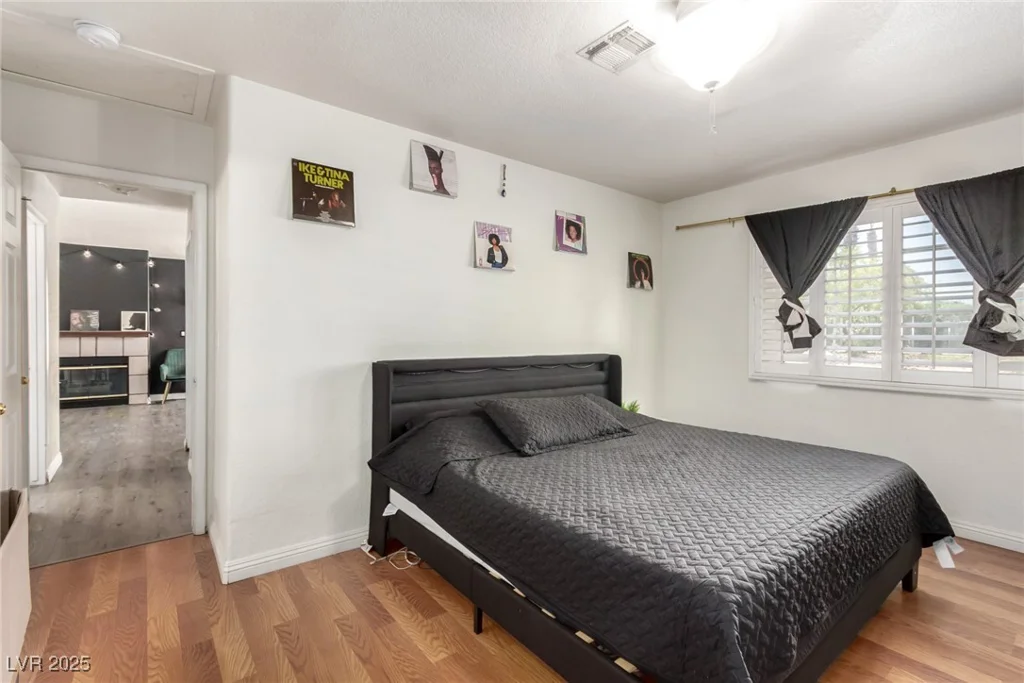 5424 Geneive, Las Vegas, NV 89108