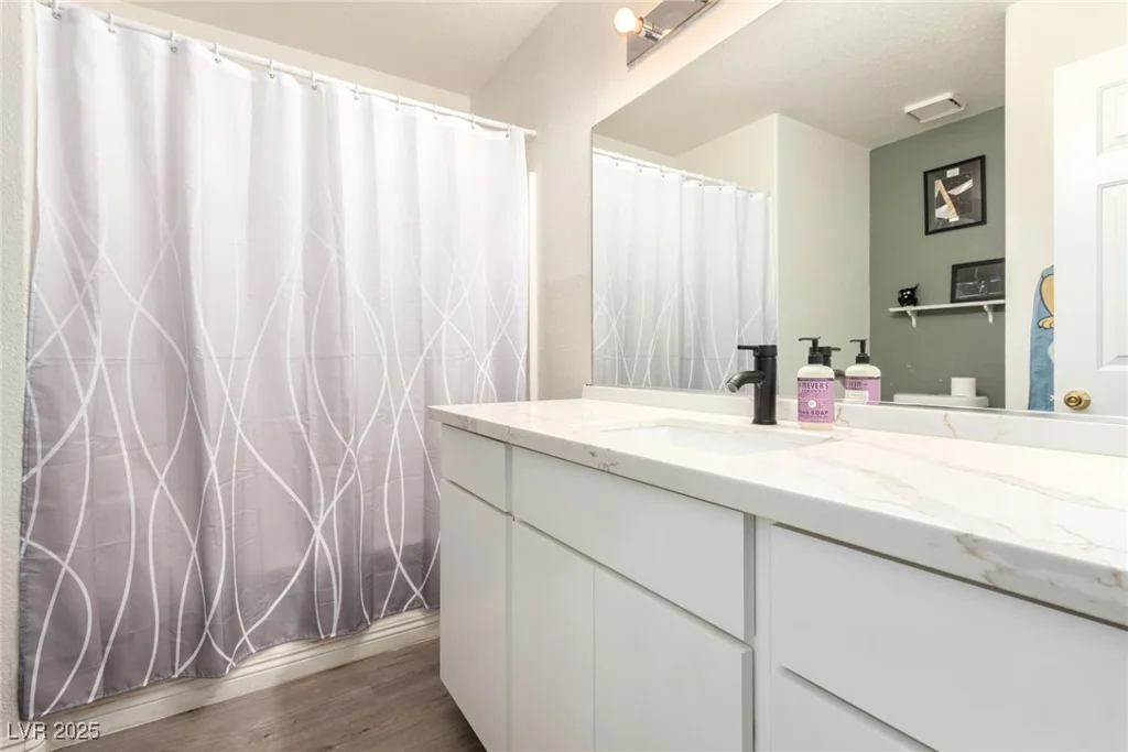 5424 Geneive, Las Vegas, NV 89108