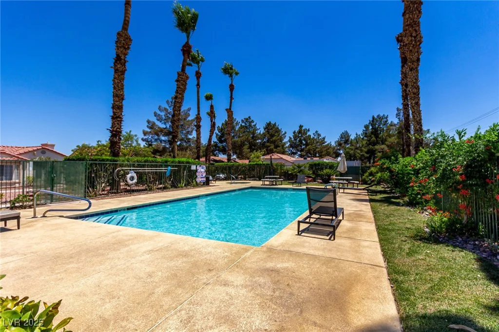 5424 Geneive, Las Vegas, NV 89108