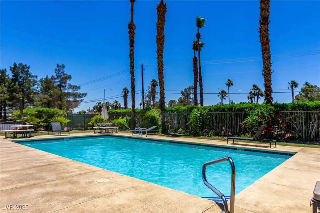5424 Geneive, Las Vegas, NV 89108