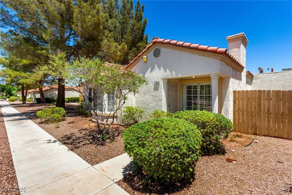 5424 Geneive, Las Vegas, NV 89108