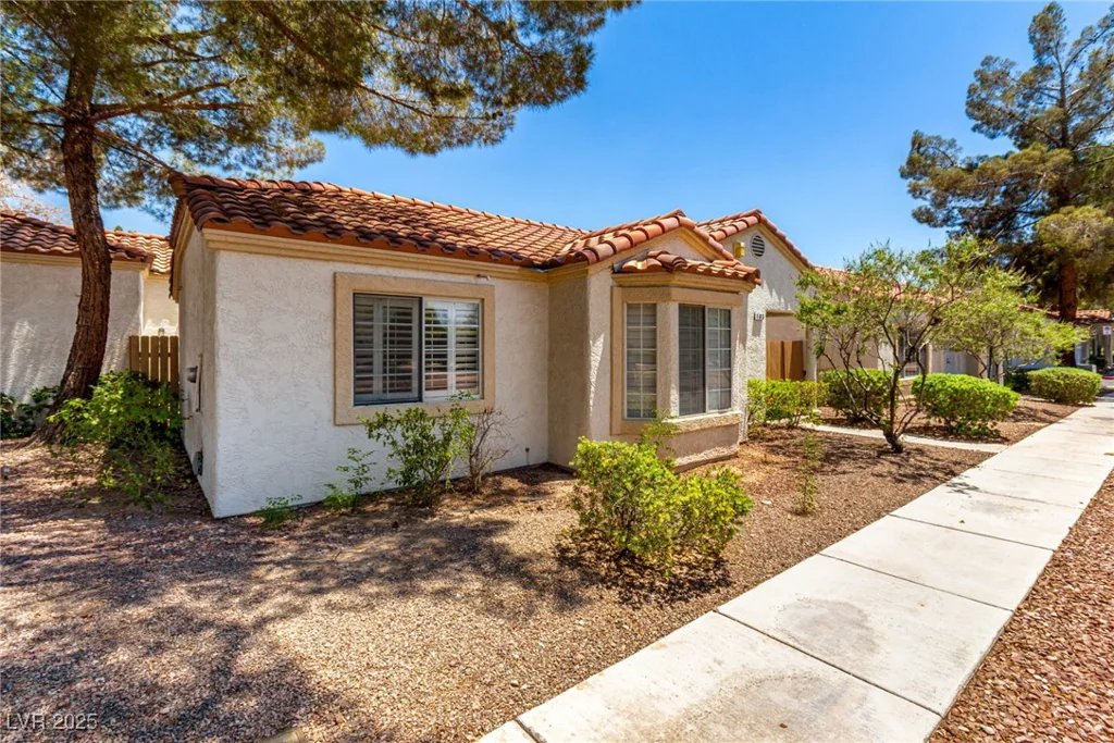 5424 Geneive, Las Vegas, NV 89108