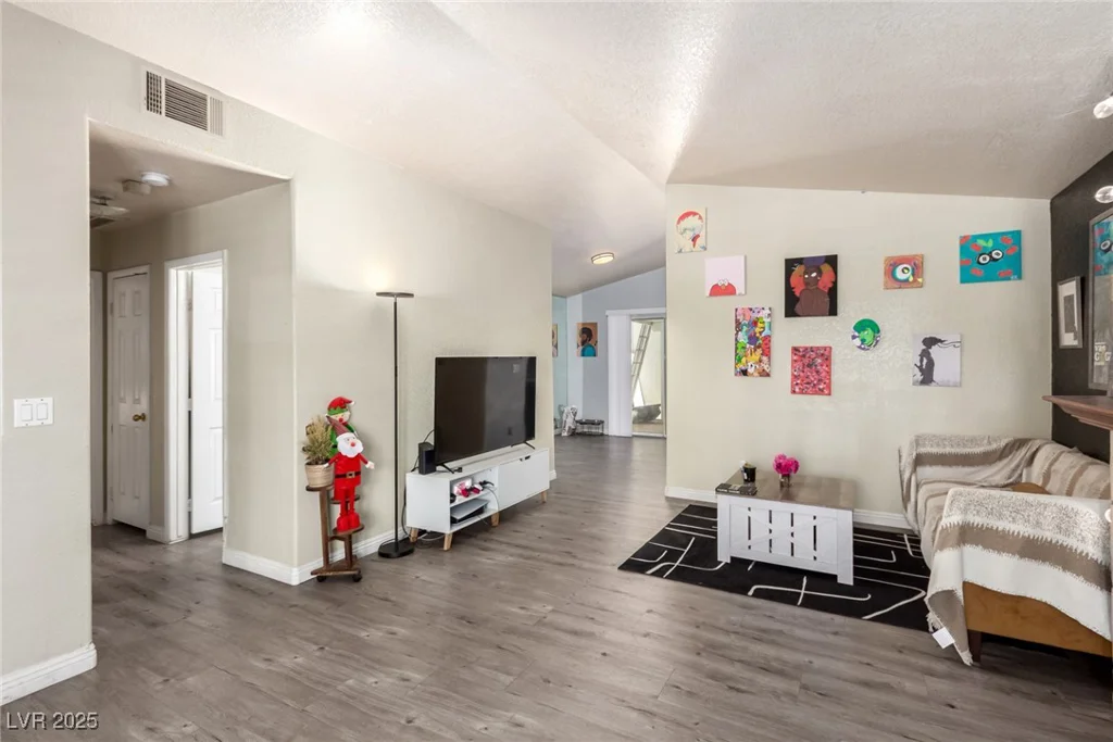 5424 Geneive, Las Vegas, NV 89108