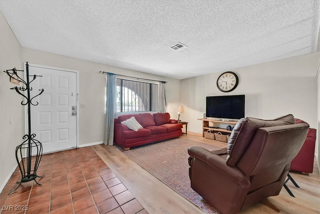 7113 Carrondale, Las Vegas, NV 89128
