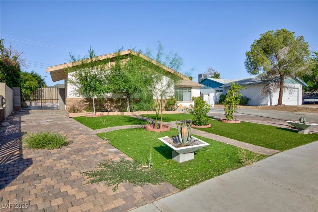 2112 Los Altos, Las Vegas, NV 89102