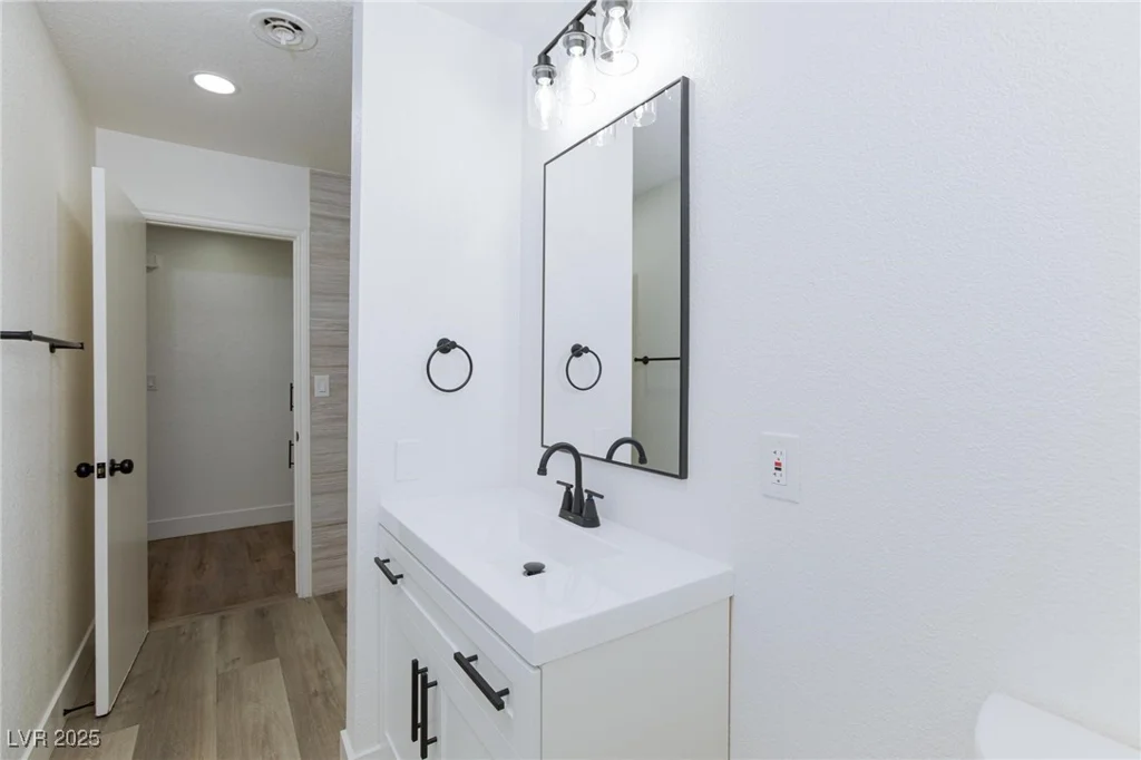 2112 Los Altos, Las Vegas, NV 89102