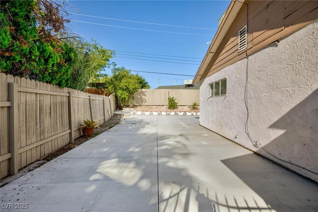 2112 Los Altos, Las Vegas, NV 89102